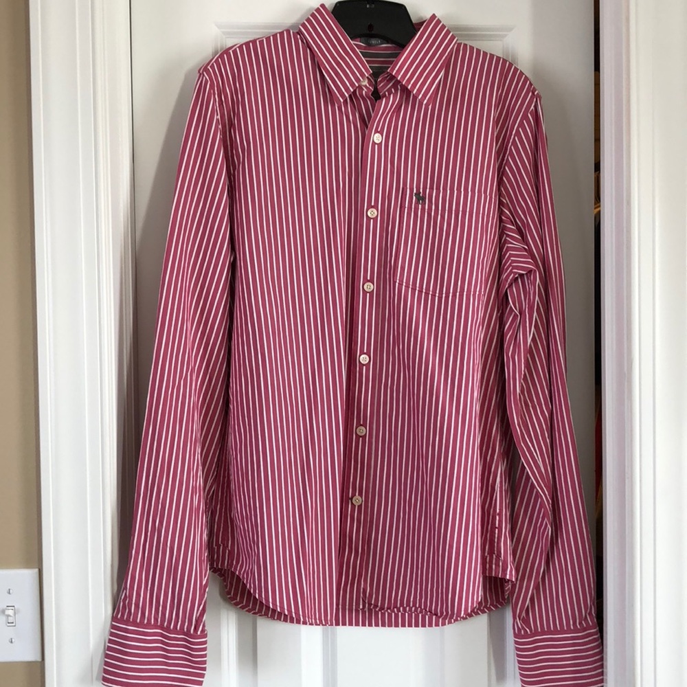 Men’s pink/white button down shirt
